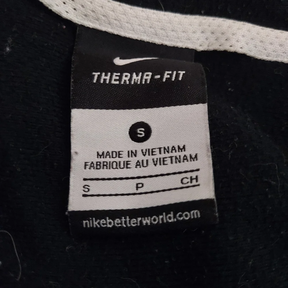 Big Boys Small. Nike Therma Elite Fit Hoodie. Black/Gray - Picture 4 of 8